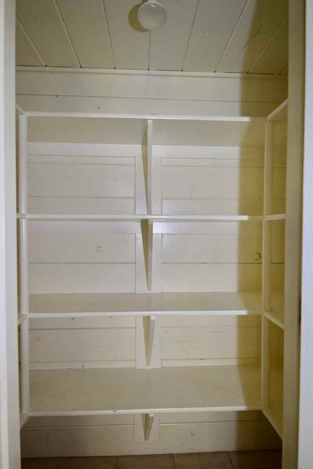 1043 W 6th St - Photo 7 of 22