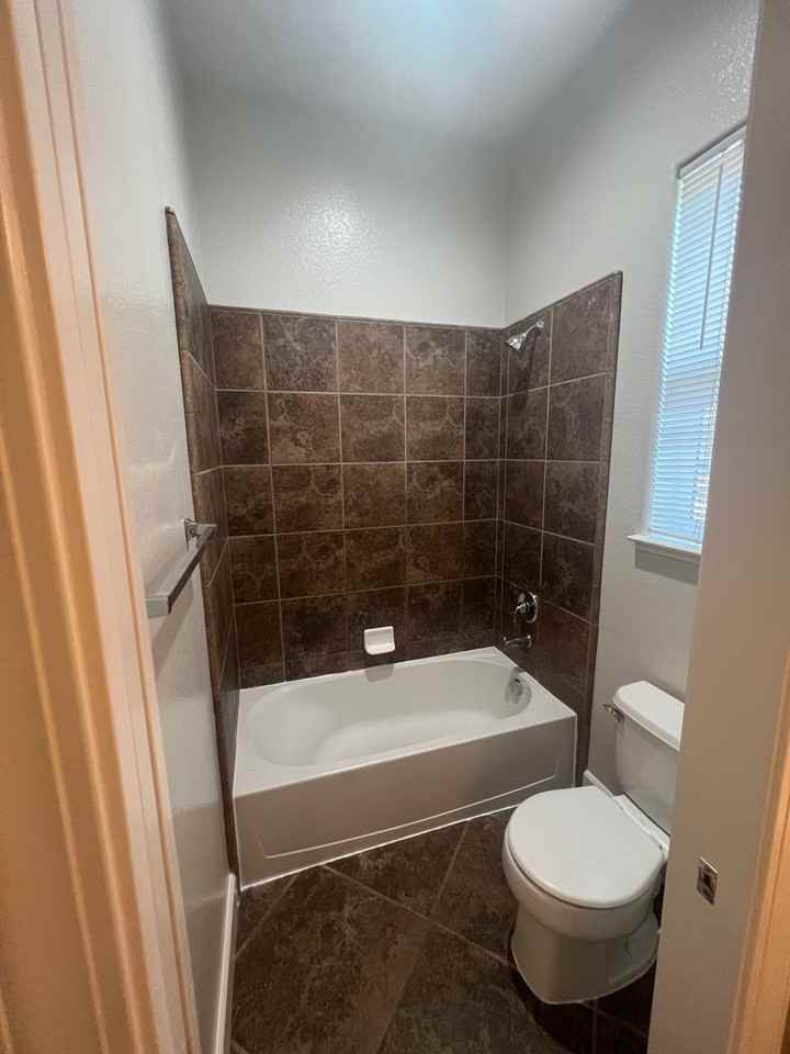 721 Bluestone Cir - Photo 2 of 3