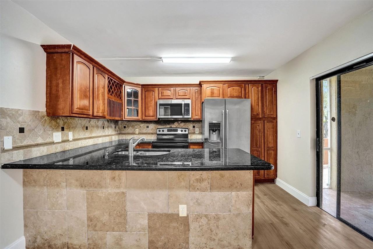 4872 Nw 95th Ave - Photo 4 of 21