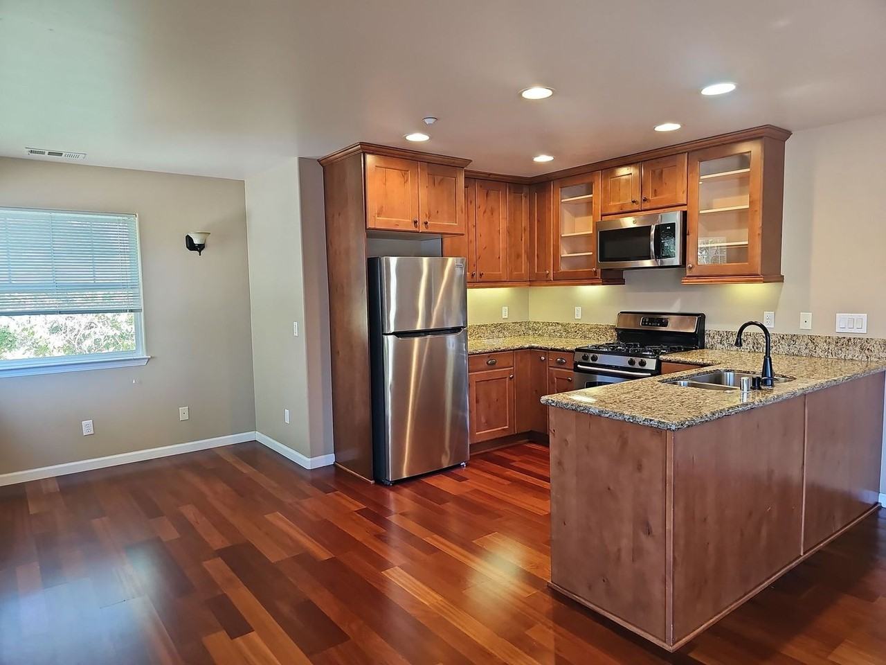 405 E Foothill Blvd #A - Photo 6 of 13