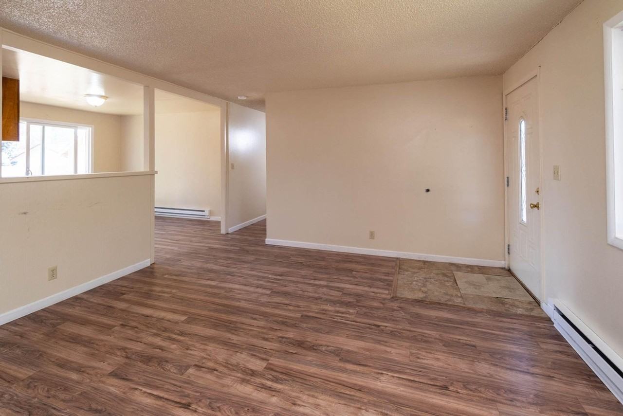 2640 Ne Harvey Ln - Photo 5 of 17