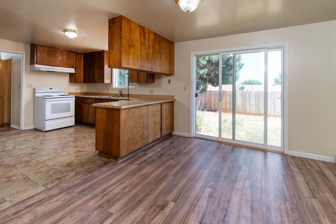 2640 Ne Harvey Ln - Photo 6 of 17