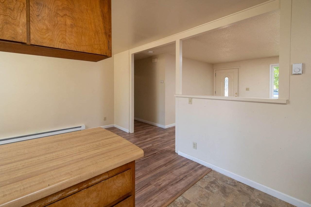 2640 Ne Harvey Ln - Photo 7 of 17