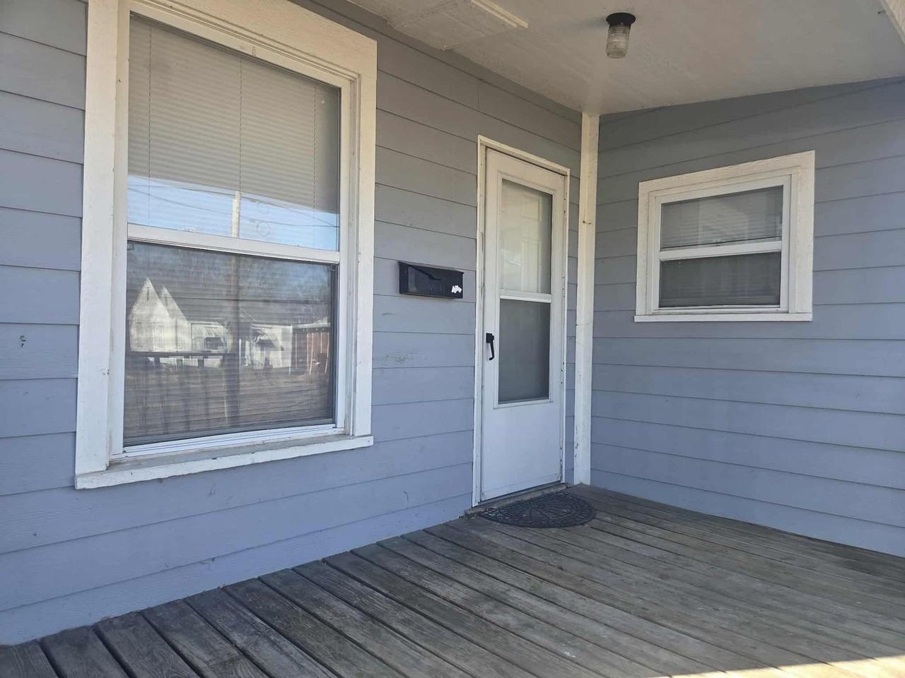 1116 N Adams St - Photo 3 of 20