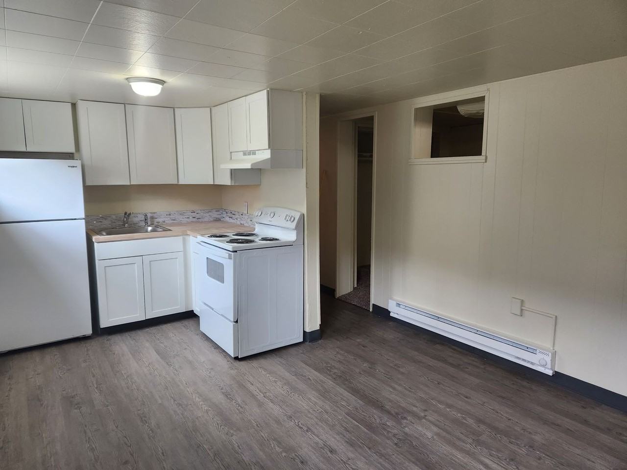 1017 4th St #B - Photo 2 of 8