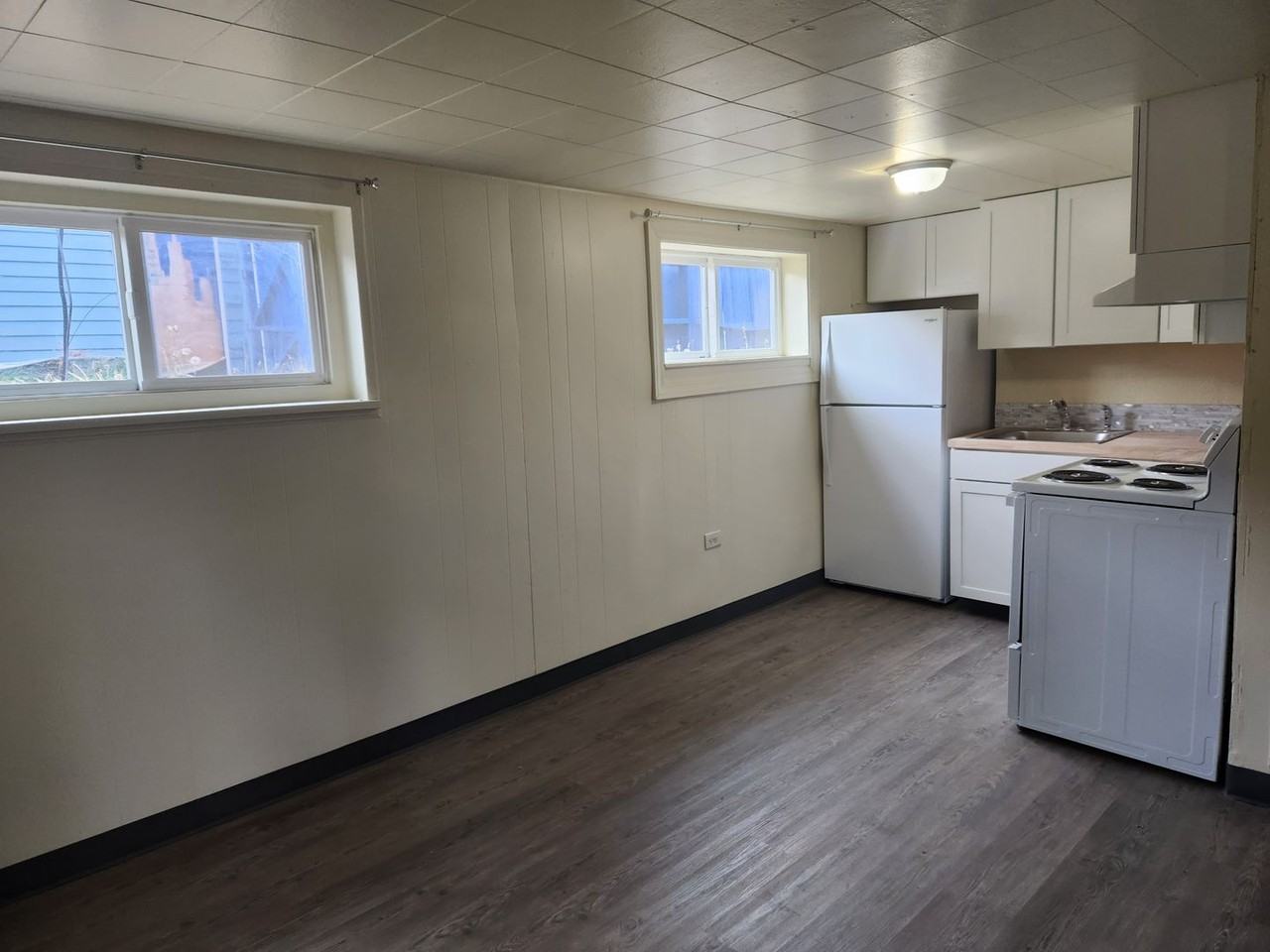 1017 4th St #B - Photo 3 of 8