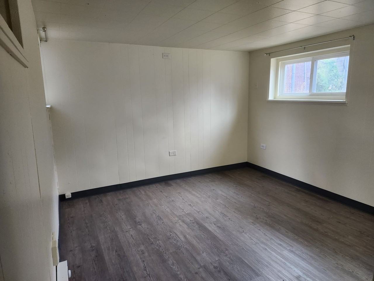 1017 4th St #B - Photo 4 of 8