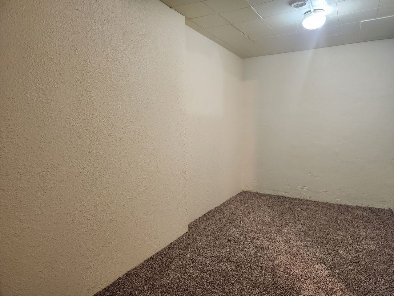 1017 4th St #B - Photo 6 of 8