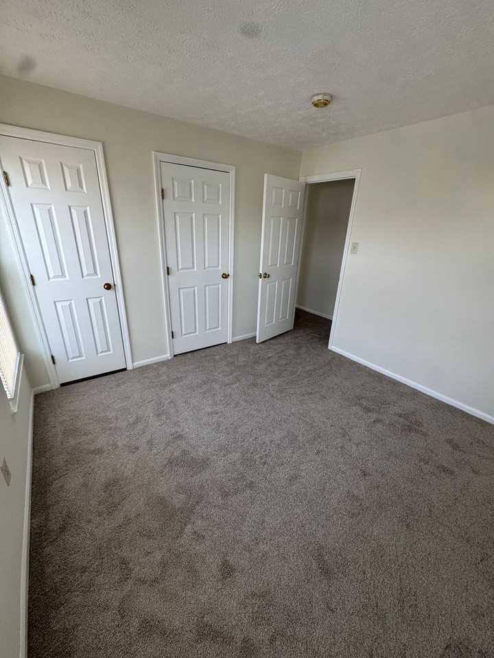 907 Woodbridge Ct - Photo 6 of 9