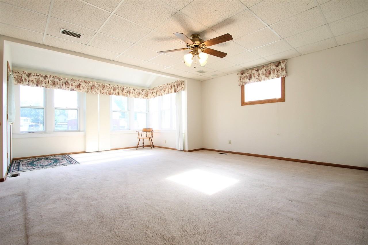 1017 Arbor St - Photo 3 of 13