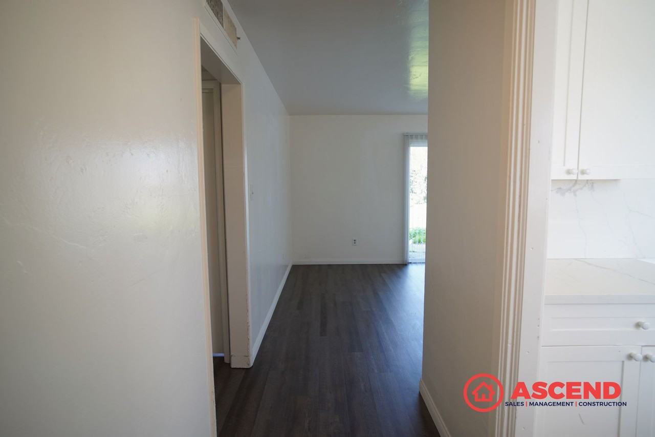 1912 Lacey St - Photo 3 of 19