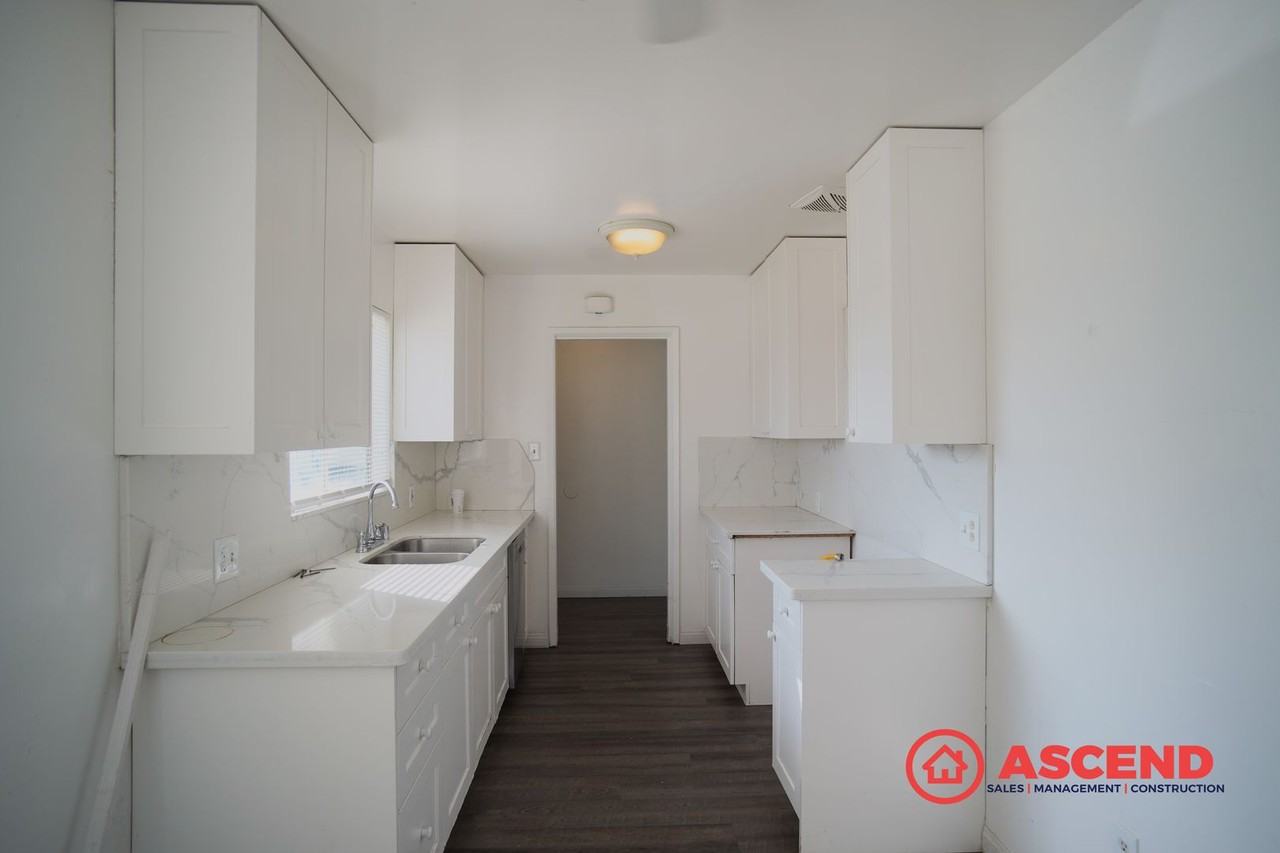 1912 Lacey St - Photo 5 of 19