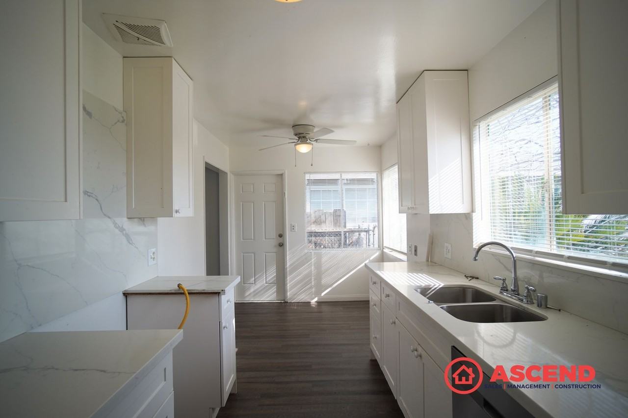 1912 Lacey St - Photo 6 of 19