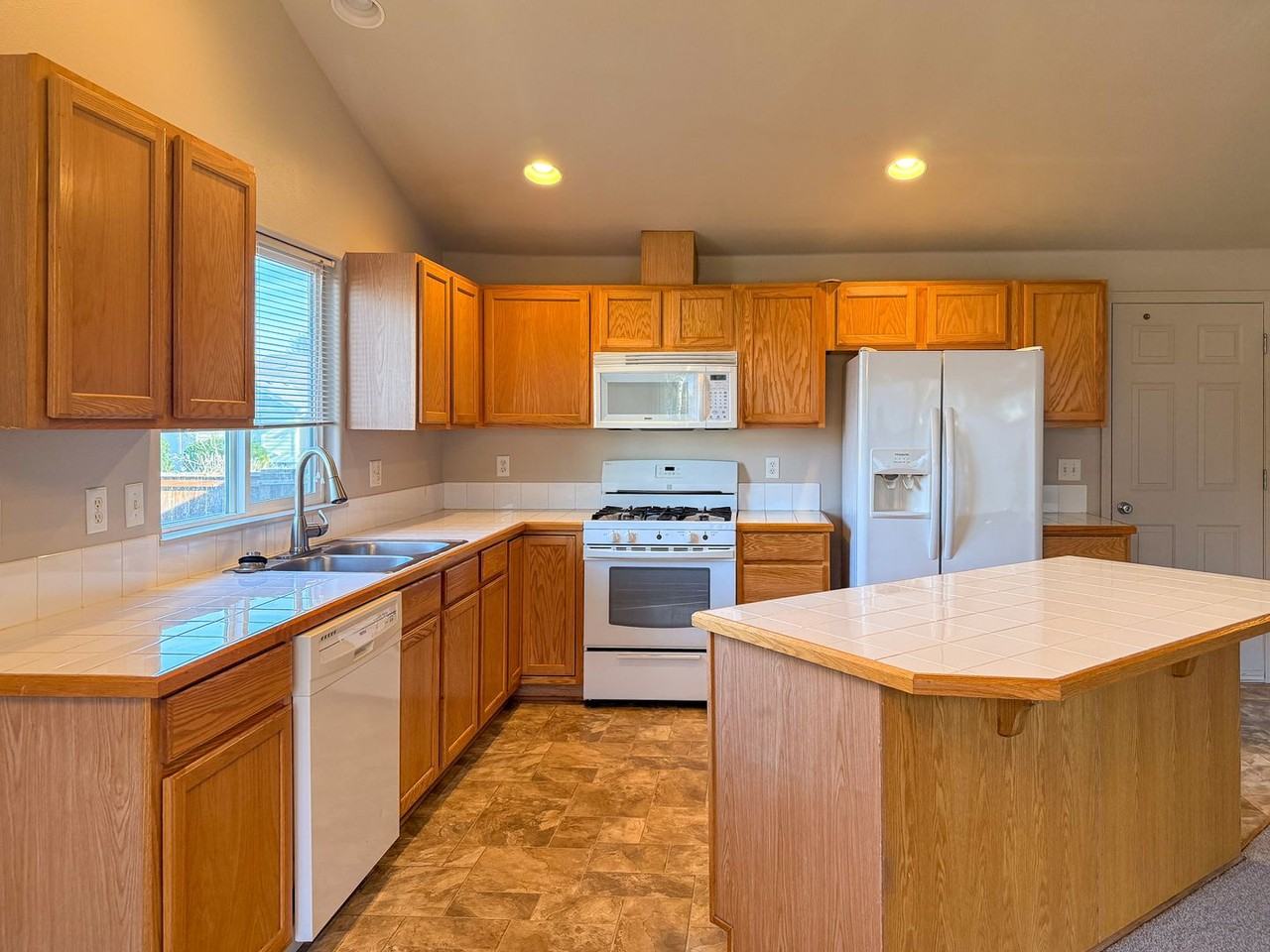 2641 Hoo Doo Dr Nw - Photo 5 of 20