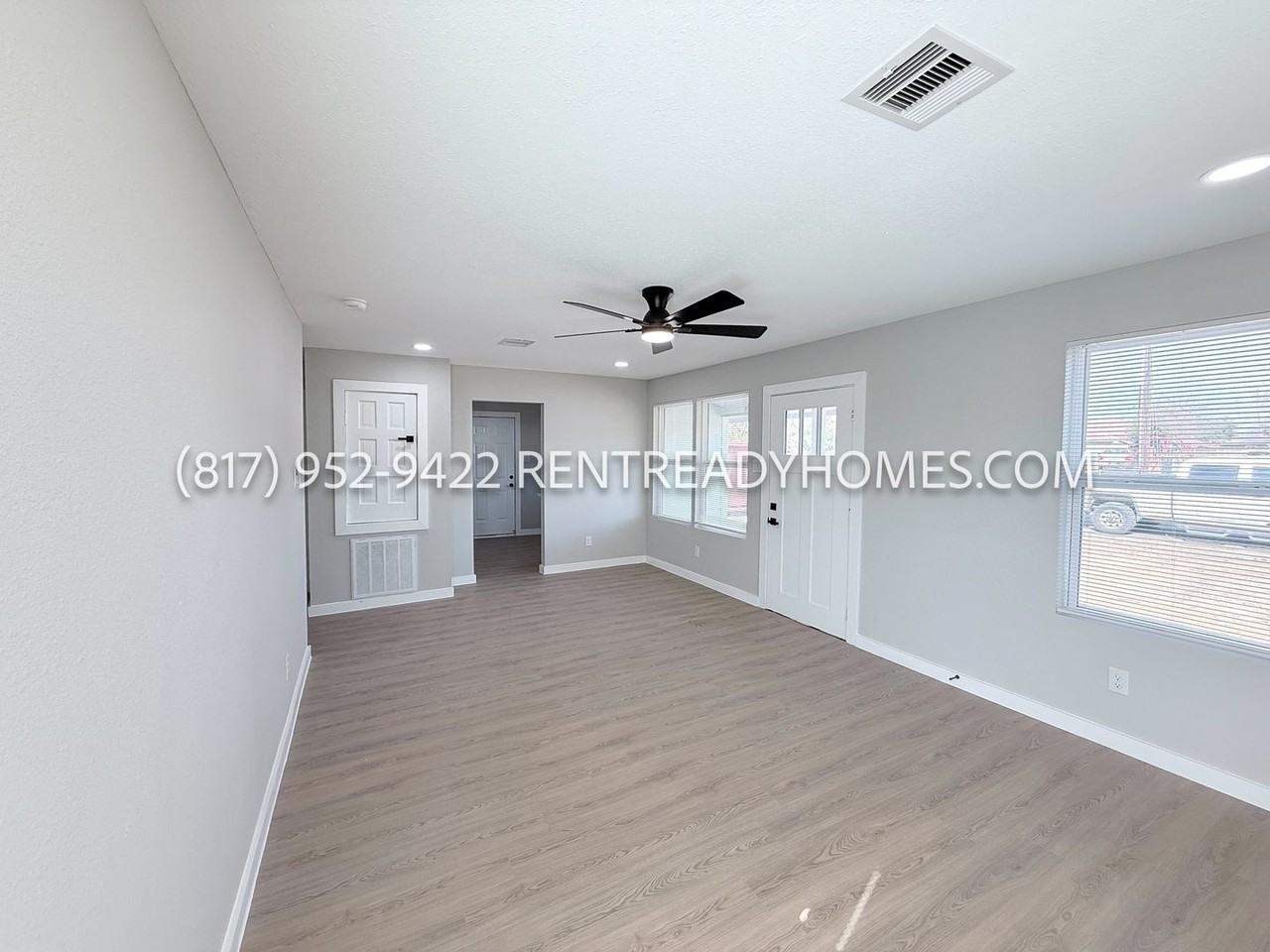 1506 Eastway St - Photo 3 of 13