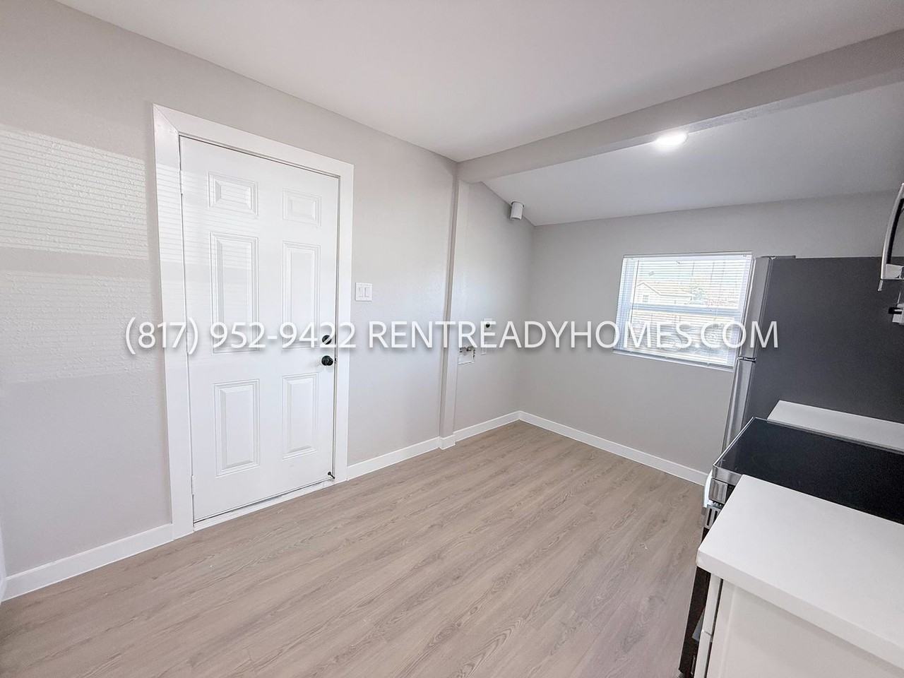 1506 Eastway St - Photo 4 of 13