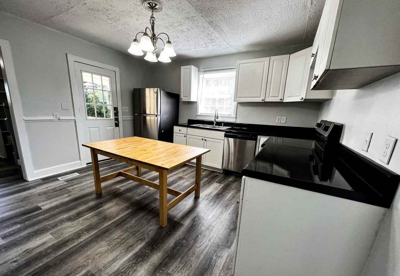 8118 Walnut Cove Rd - Photo 3 of 20