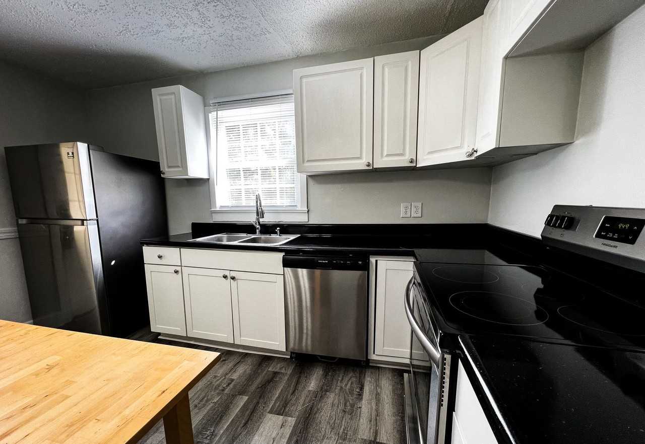 8118 Walnut Cove Rd - Photo 5 of 20