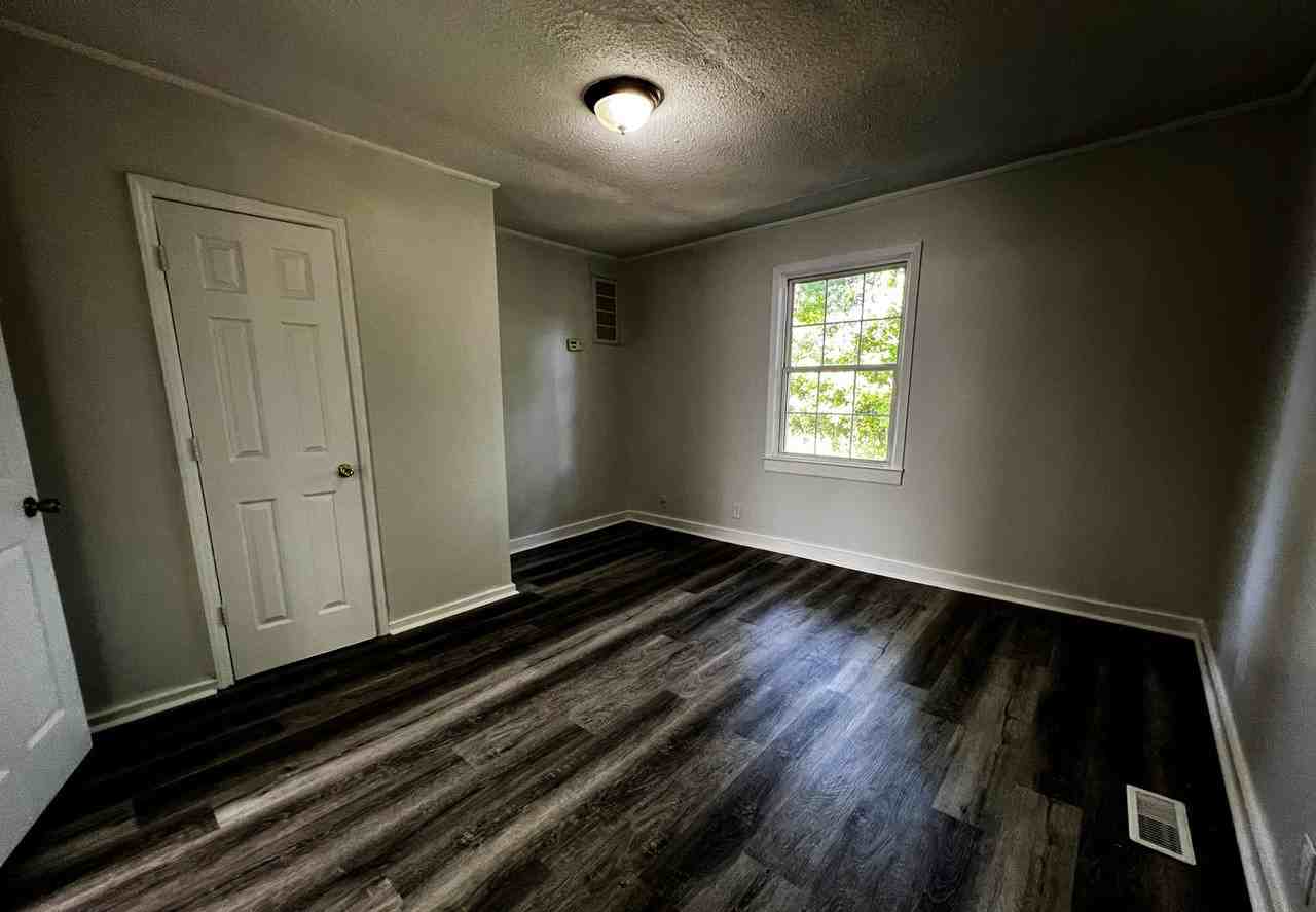 8118 Walnut Cove Rd - Photo 6 of 20