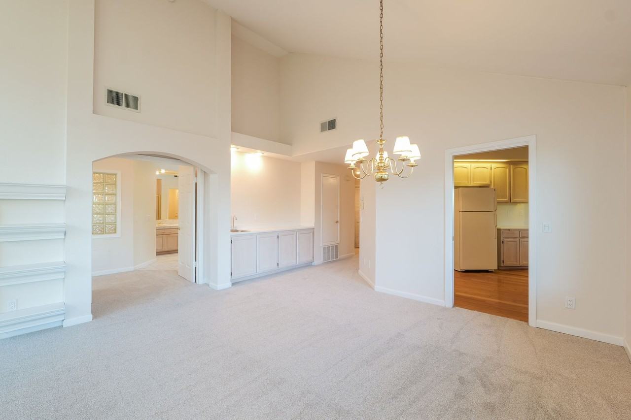 2114 Stonefield Ln - Photo 5 of 23