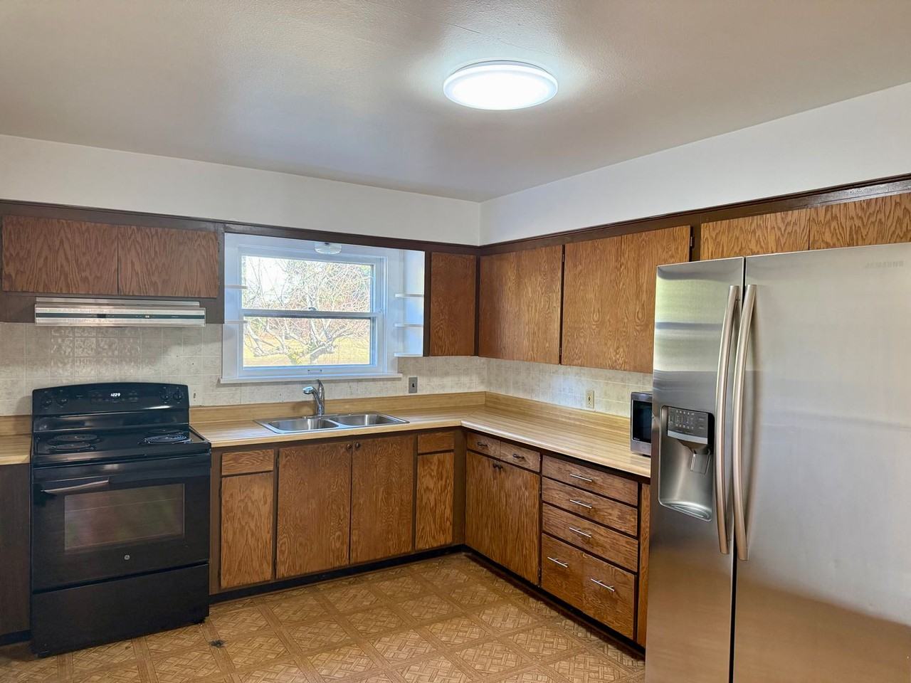 4615 Picnic Point Rd - Photo 3 of 9