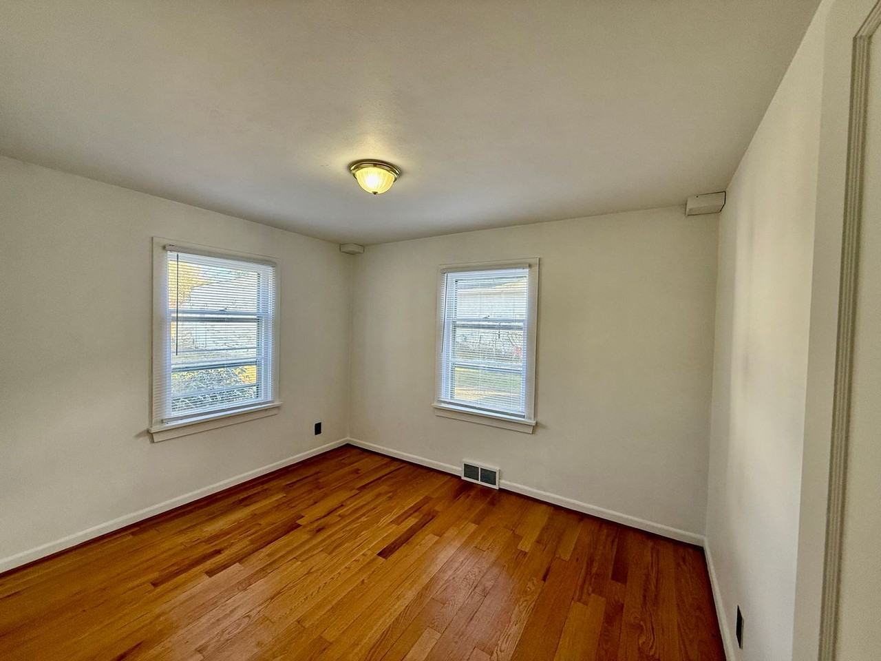 4615 Picnic Point Rd - Photo 6 of 9