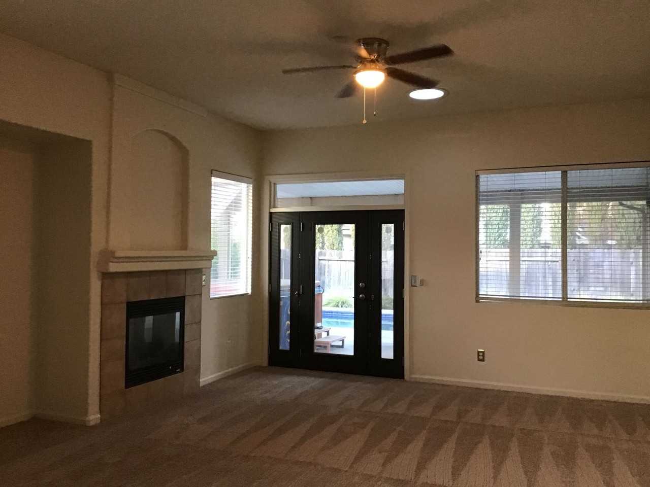 1713 San Antonio Ln - Photo 2 of 26