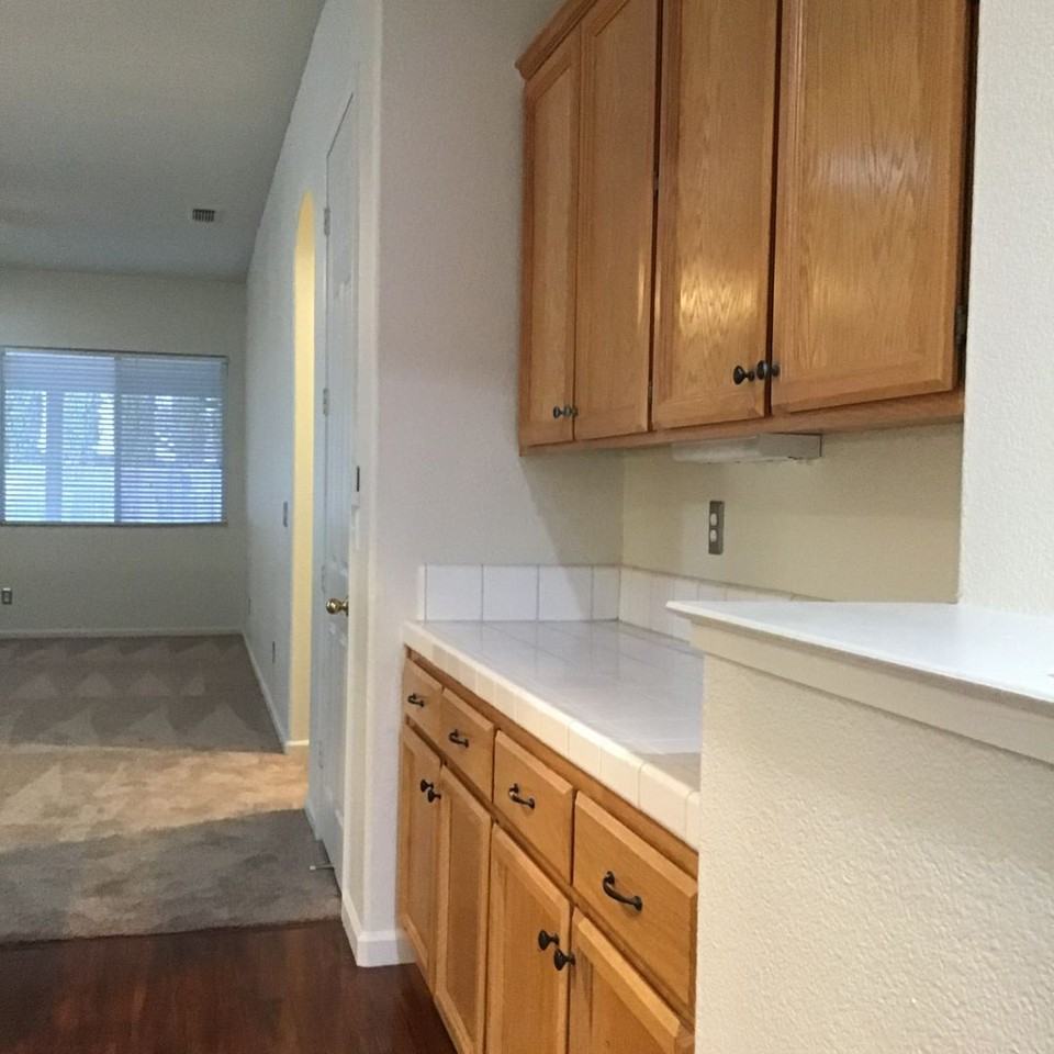 1713 San Antonio Ln - Photo 4 of 26