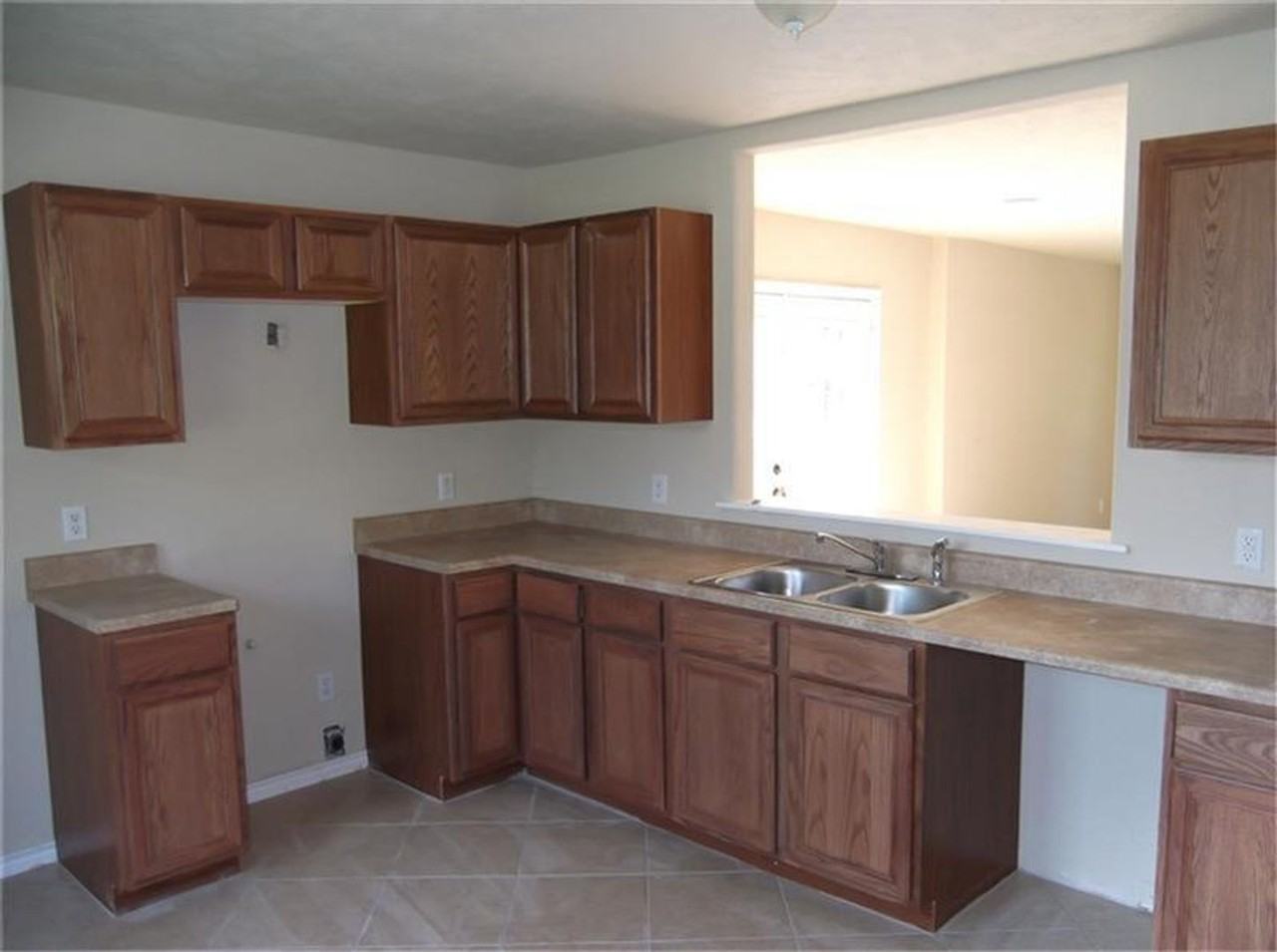 2627 Desoto Square Dr - Photo 4 of 20