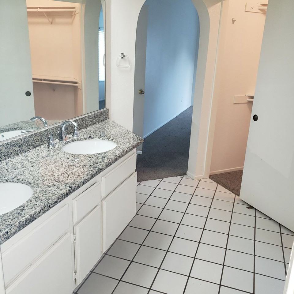 30695 3rd Ave - Photo 3 of 27