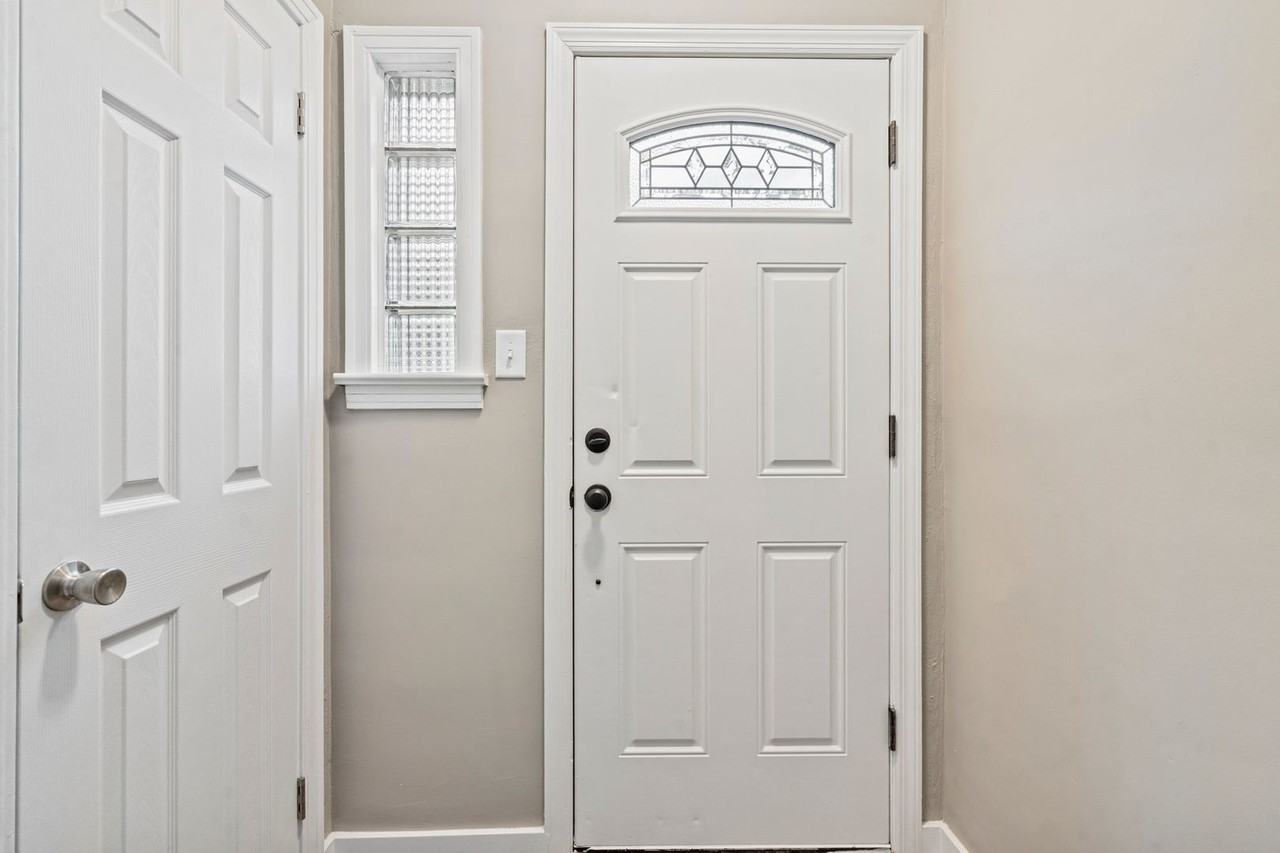 2215 Lehigh St - Photo 2 of 28