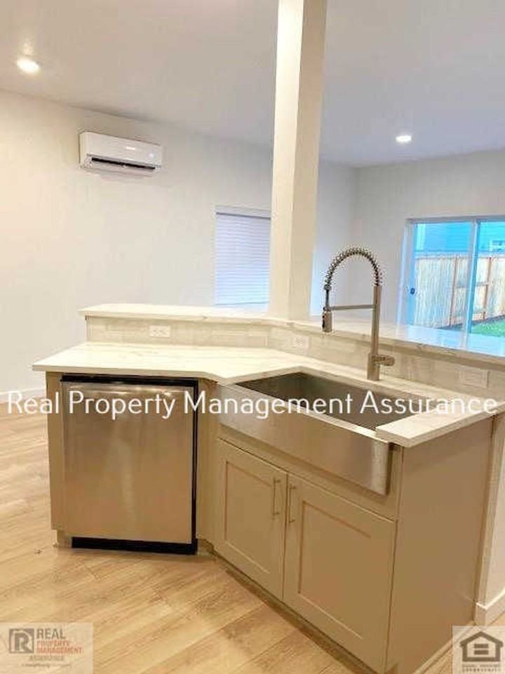 2940 S Jasper Dr - Photo 4 of 24