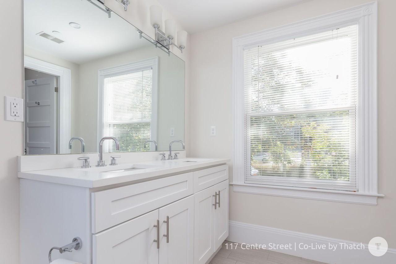 117 Centre St - Photo 5 of 23