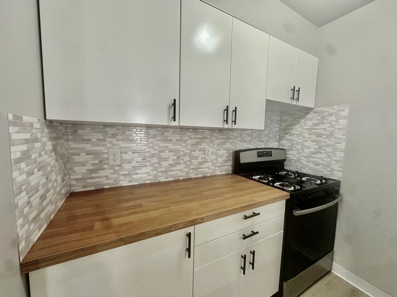 6935 Harvard Ln - Photo 5 of 21