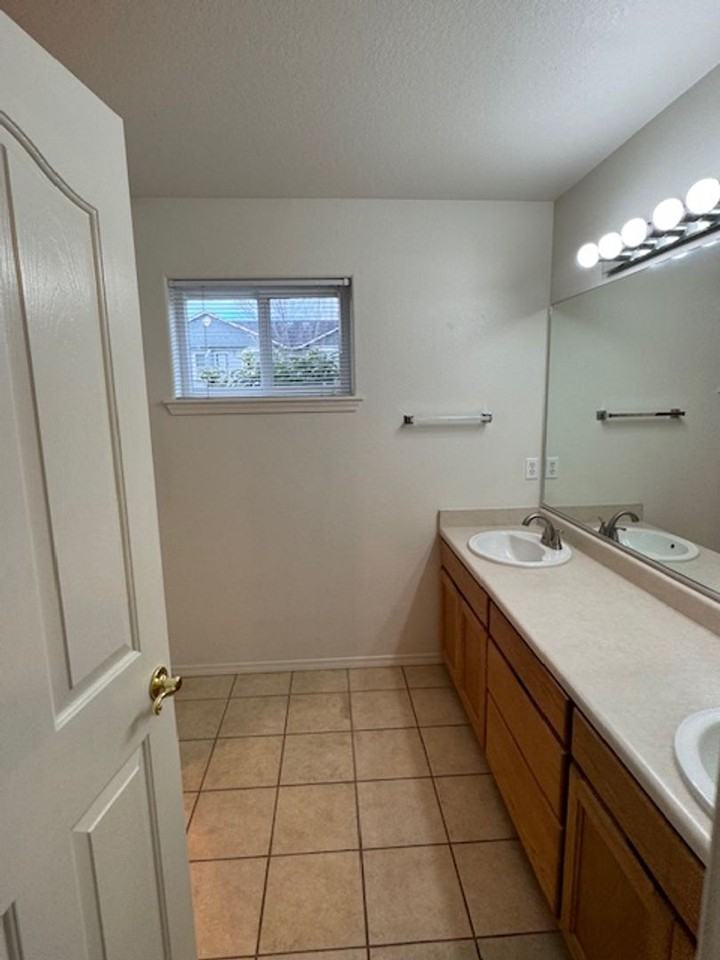 3897 Arrowhead Dr - Photo 5 of 22