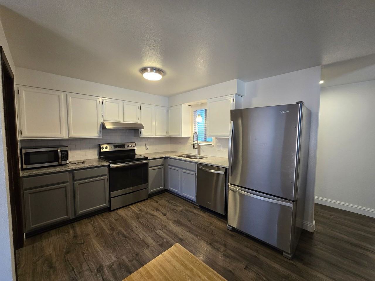 3920 Kings Row - Photo 7 of 18