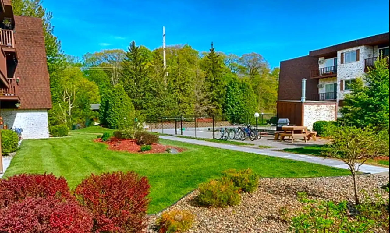 Lakecrest Village (1 of 2) - Photo 4 of 15