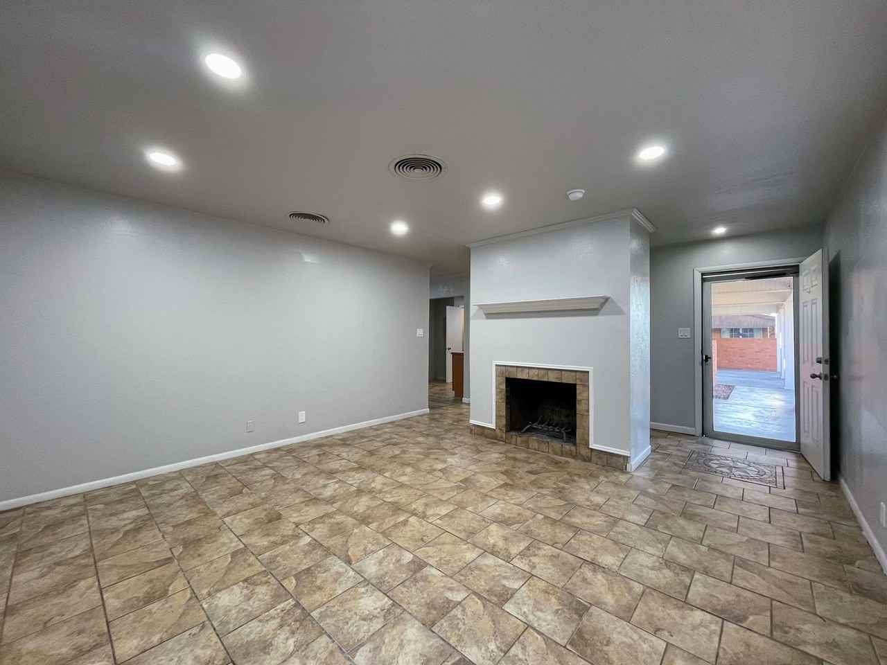 1702 Harvard Ave - Photo 4 of 27