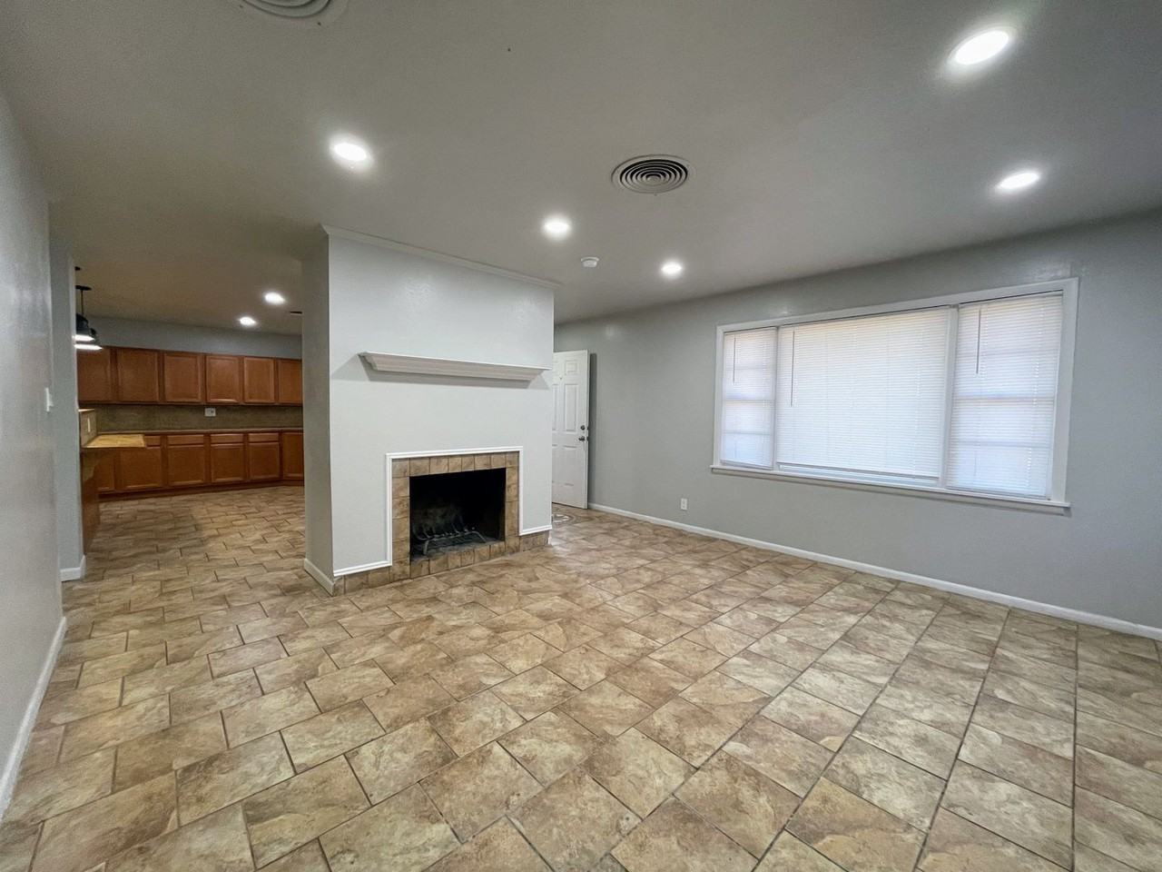 1702 Harvard Ave - Photo 5 of 27