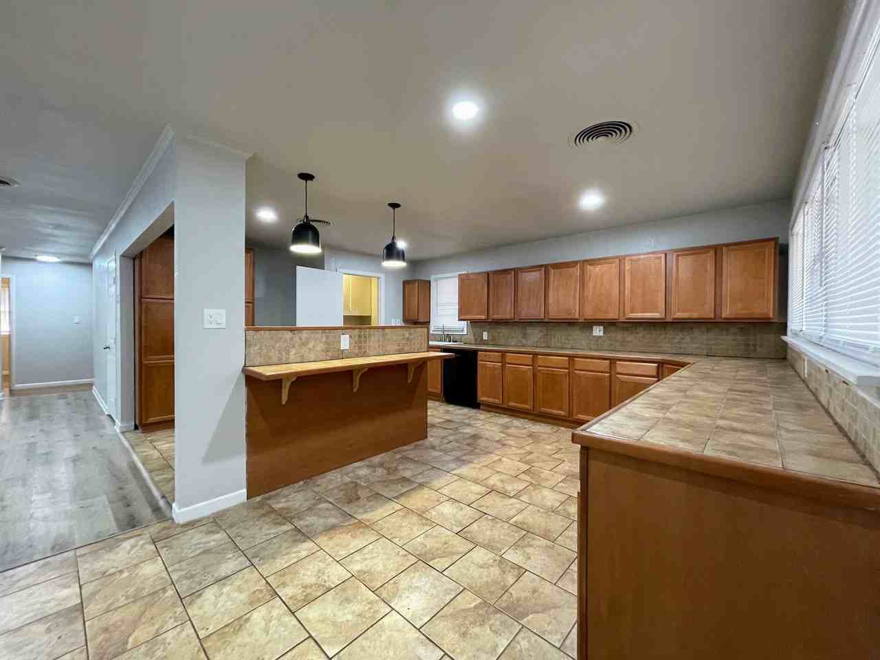 1702 Harvard Ave - Photo 7 of 27