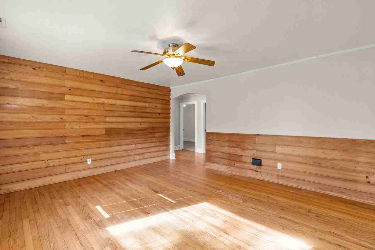 8105 Longstreet Ln - Photo 2 of 35