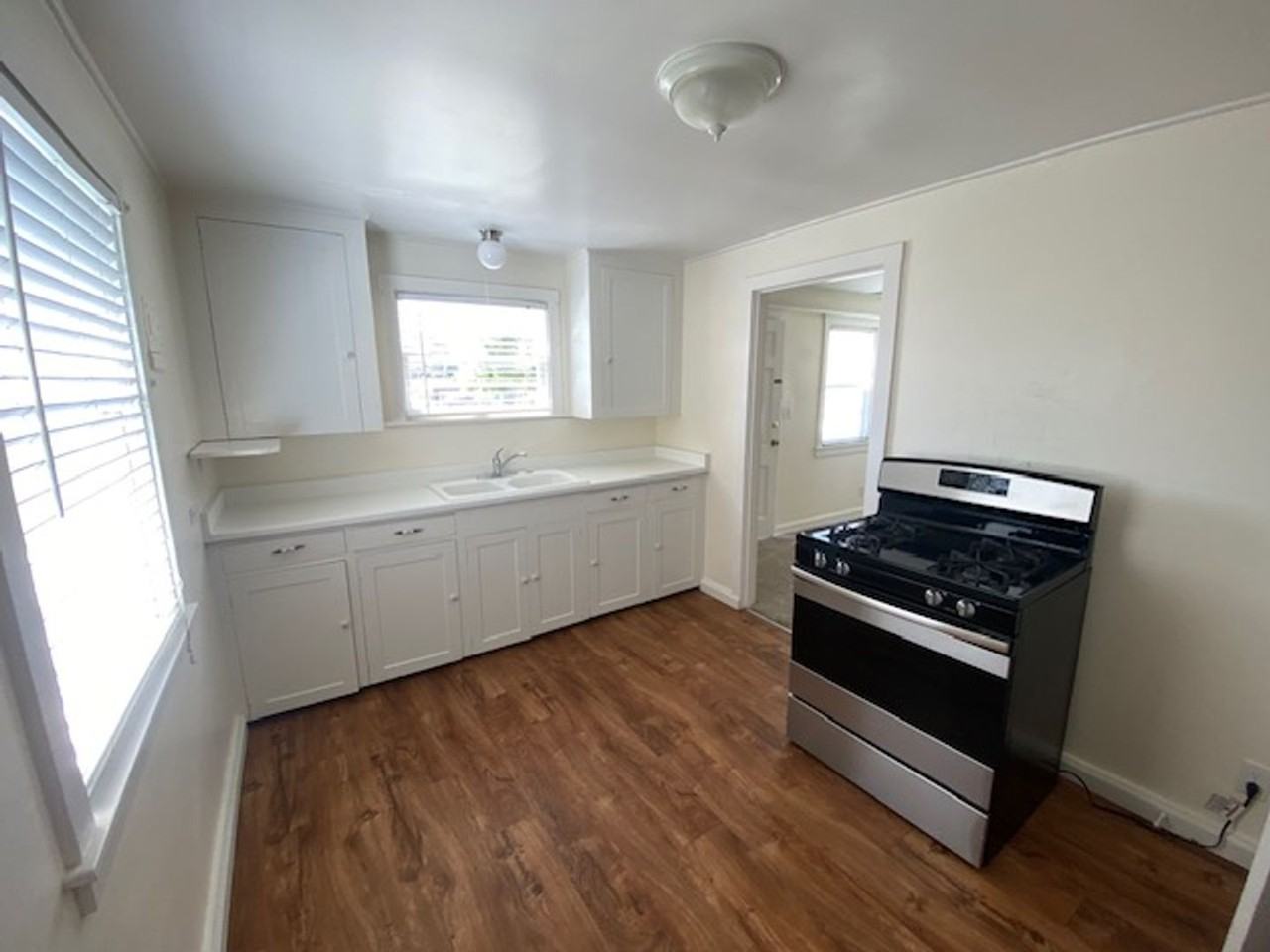 821 Walnut St - Photo 6 of 14