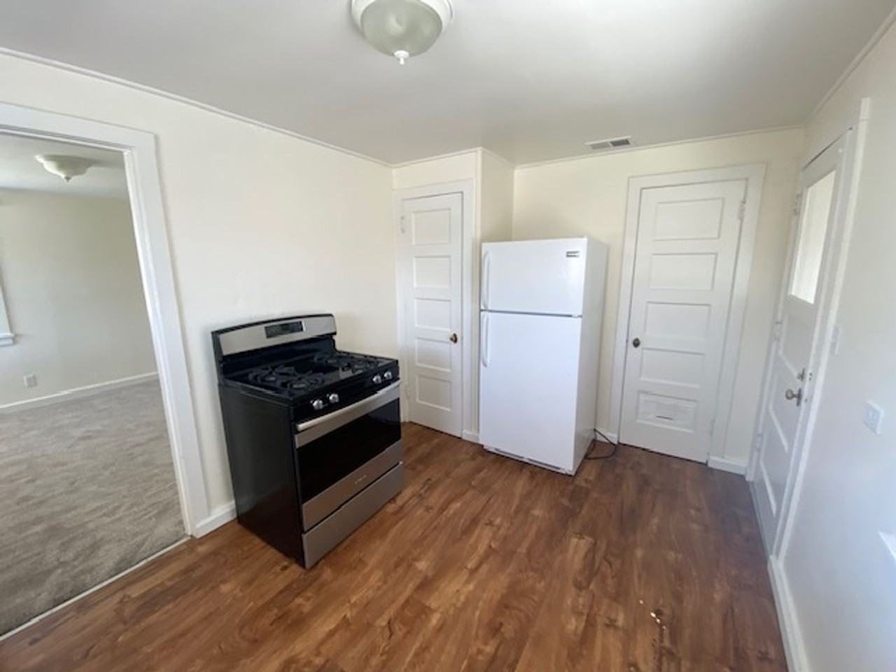 821 Walnut St - Photo 7 of 14