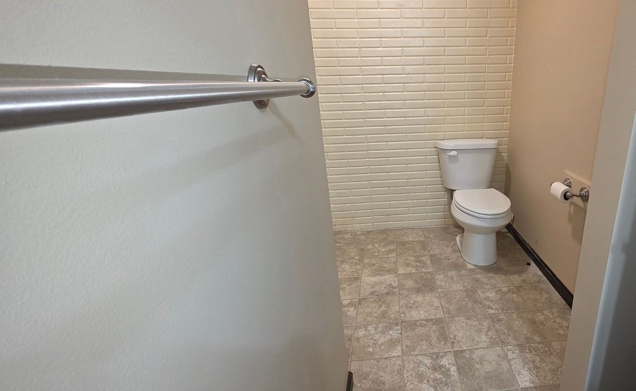 1957 E Battlefield Rd - Photo 5 of 11