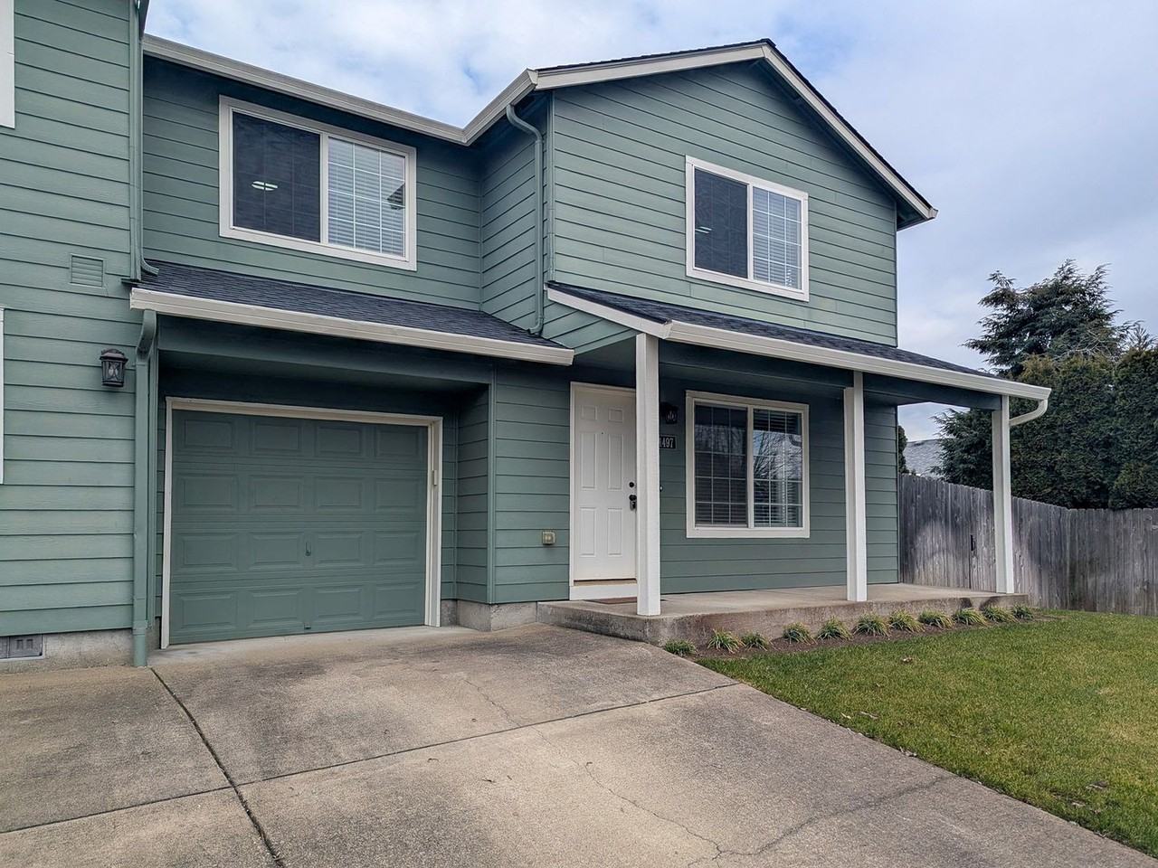 1497 Golden Ln N - Photo 2 of 26