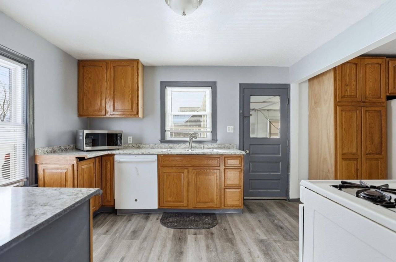 2955 Eddy St - Photo 4 of 16