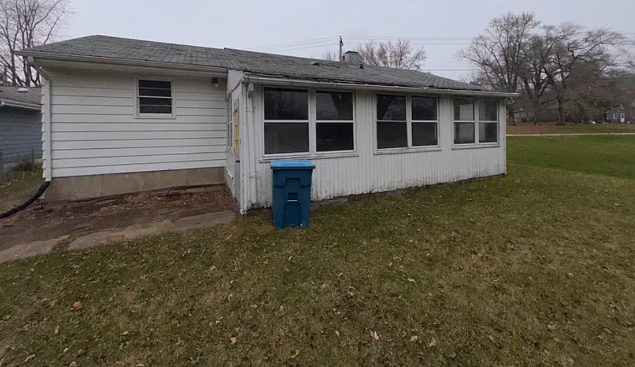 912 Chicago Ave - Photo 2 of 8