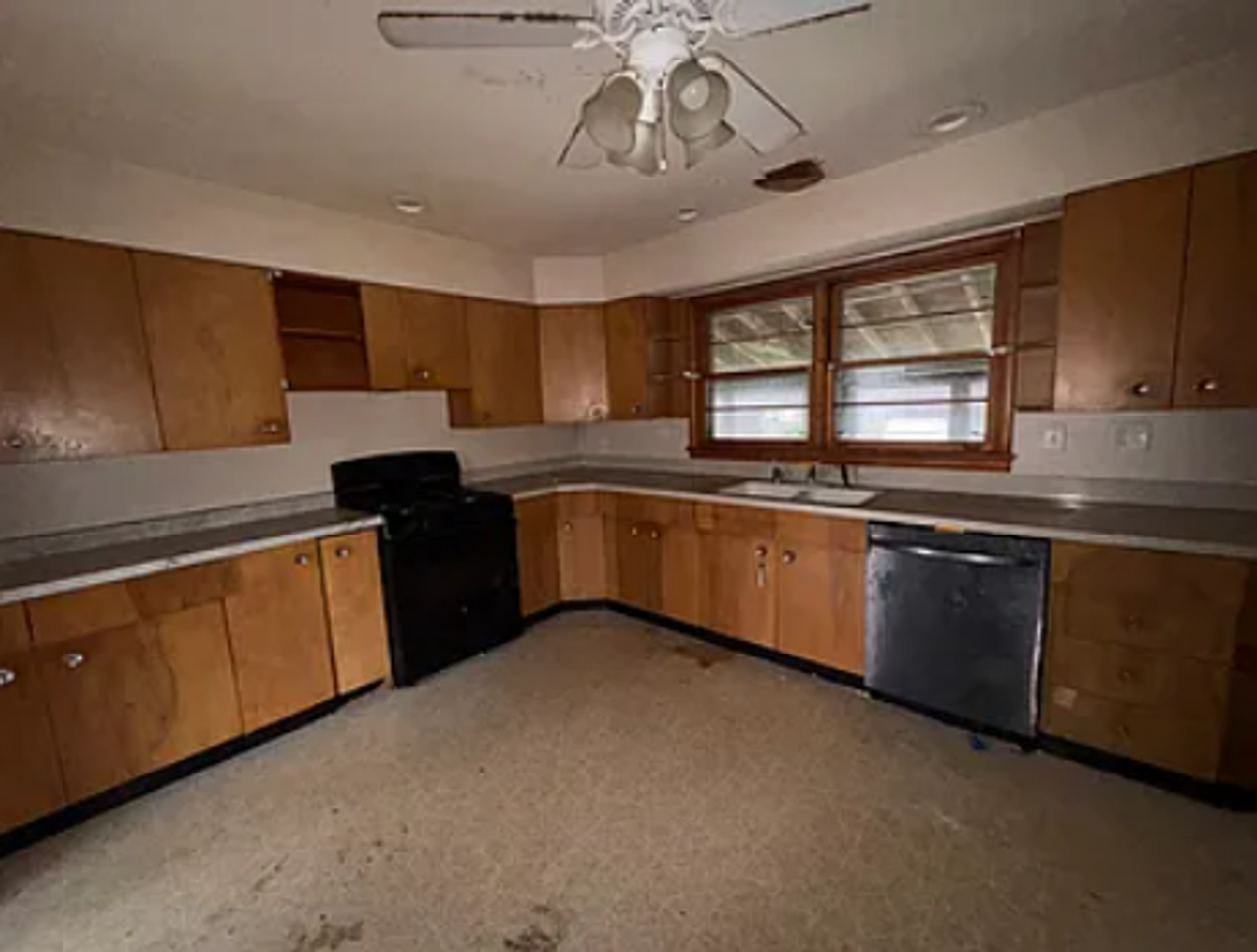 912 Chicago Ave - Photo 4 of 8