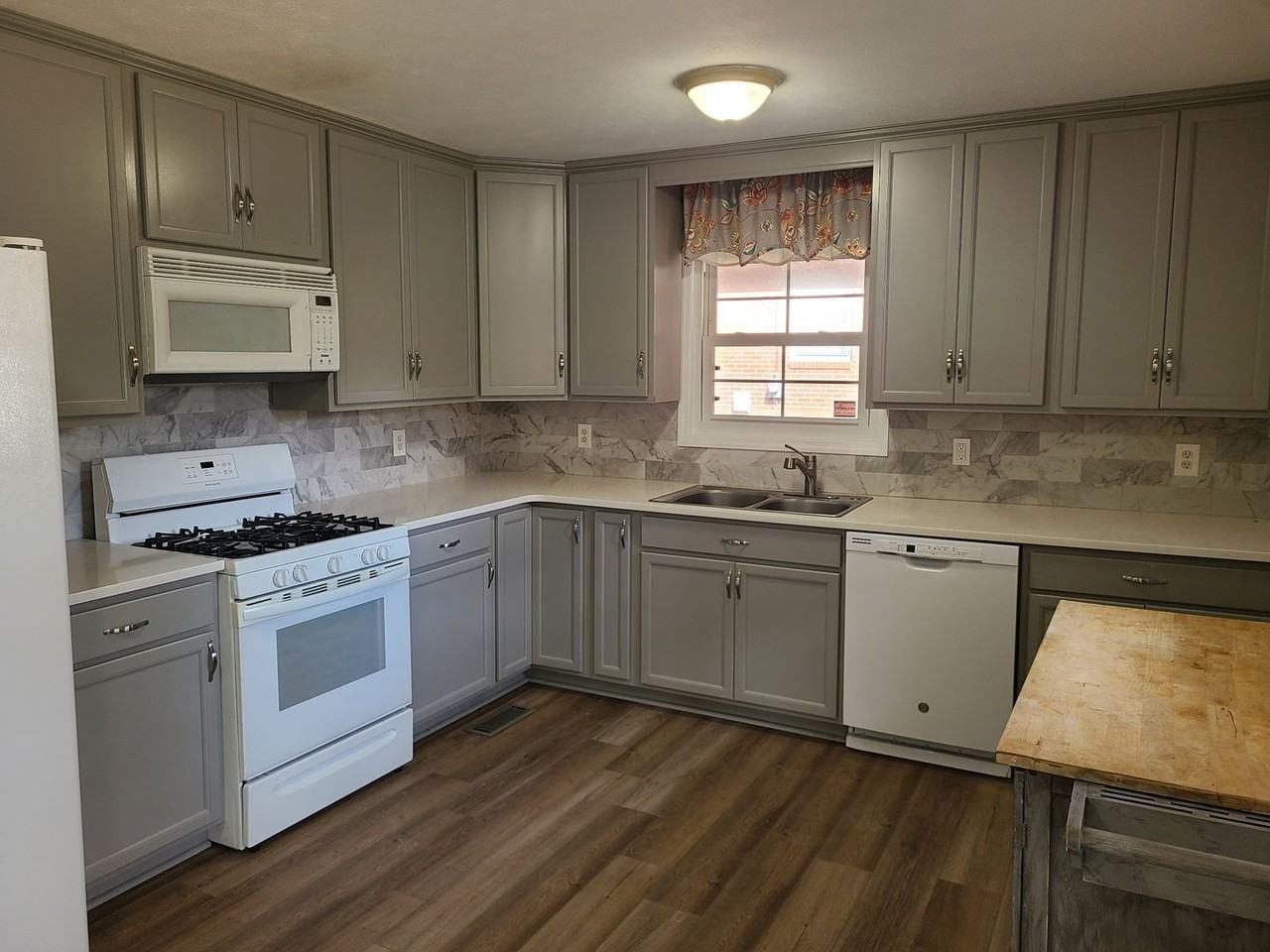 5126 Abbott Ave - Photo 2 of 10