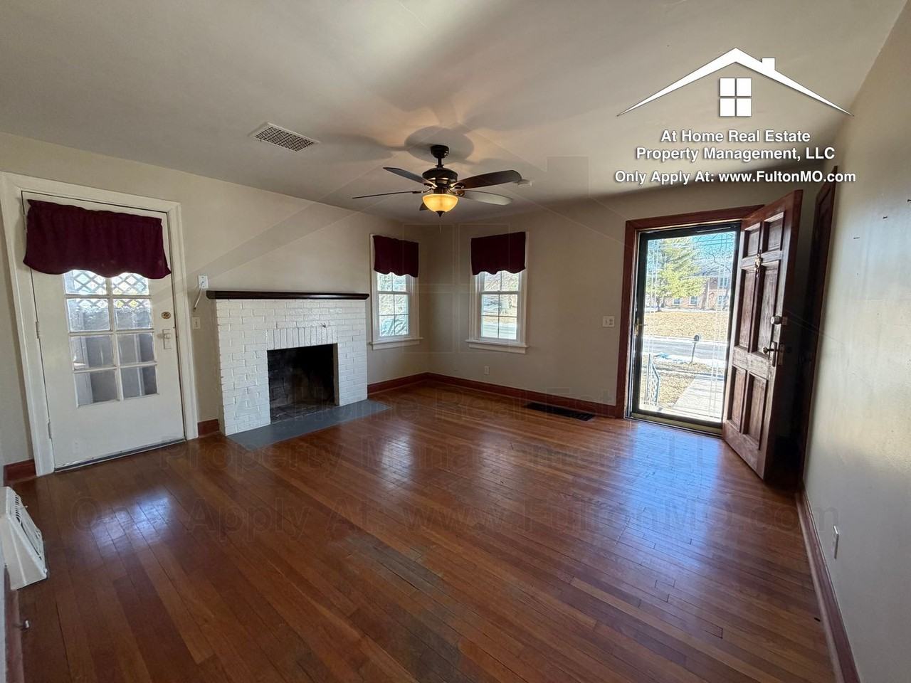 707 Hollyhock Dr - Photo 2 of 37